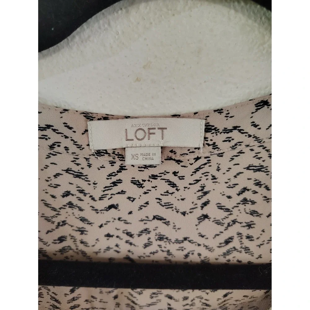 Ann Taylor LOFT Womens XS Long Sleeve Romper Beige Black Abstract Print V-Neck - Picture 2 of 3